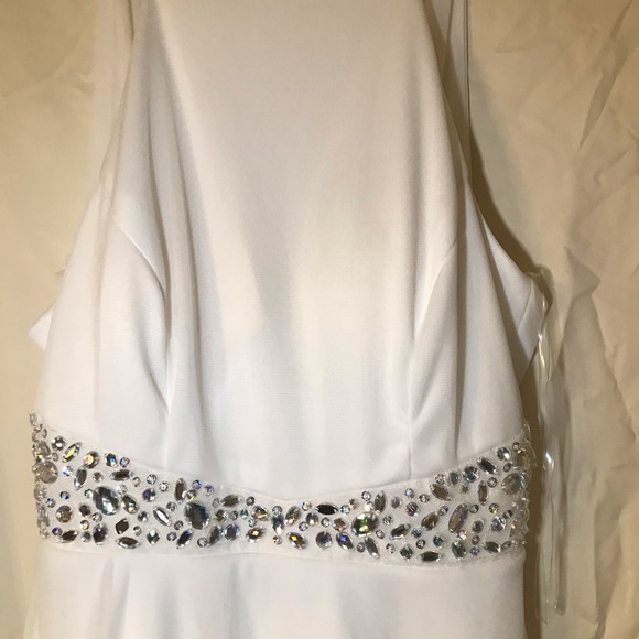 White formal/semi formal dress - Picture 3 of 4